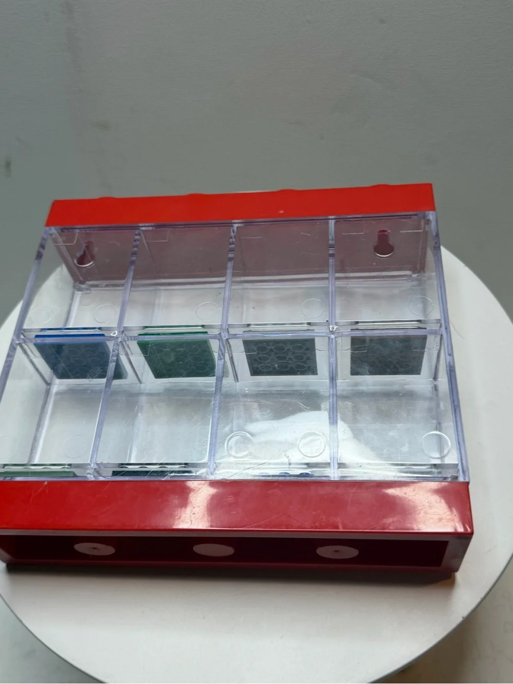 Official LEGO display case for 8 minifigures